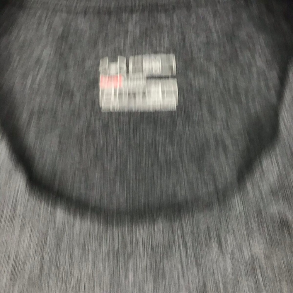 Under Armour Fitted Gray Tee Short Sleeve Tshirt - Picture 2 of 5